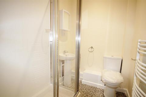 2 bedroom flat to rent, London Road, Teynham, Sittingbourne, Kent