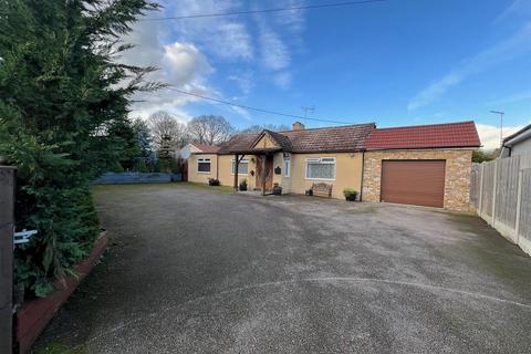 3 bedroom detached bungalow for sale, Foxes Grove, Hutton, Brentwood