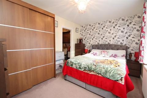 3 bedroom detached bungalow for sale, Foxes Grove, Hutton, Brentwood