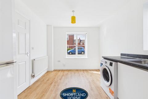 4 bedroom semi-detached house to rent, Shropshire Drive, Coventry CV3
