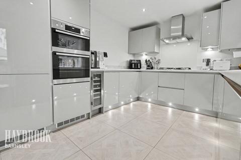 4 bedroom detached house for sale, Carrs Avenue, Cudworth