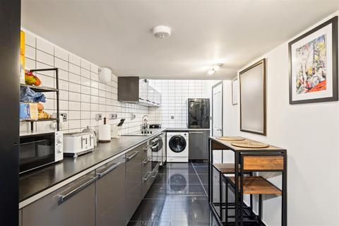 3 bedroom flat for sale, Mill Lane, Guildford