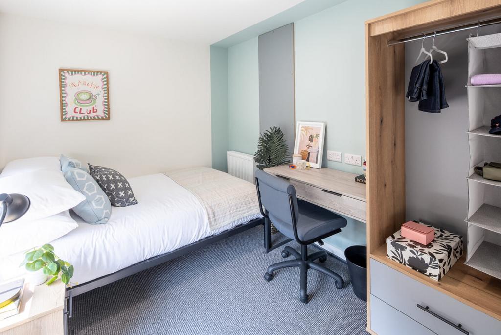House in Bath, Whiteway - More
