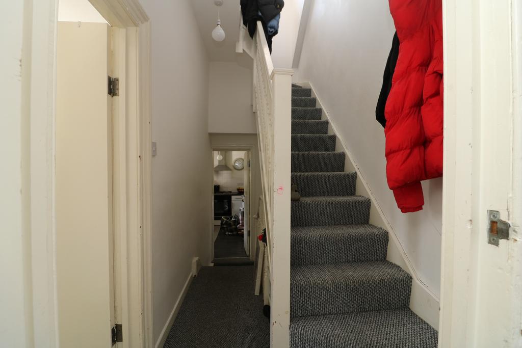 Apartment in Beckenham - View 3