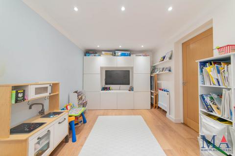 4 bedroom terraced house for sale, Highbridge Close, Radlett