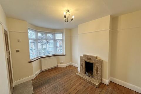 2 bedroom semi-detached house to rent, Abbey Road, Redditch