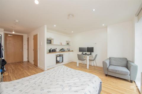 Studio to rent, Michigan Avenue, Salford M50