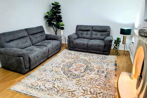 4 bedroom house to rent, Ainsbrook Avenue, Manchester, M9