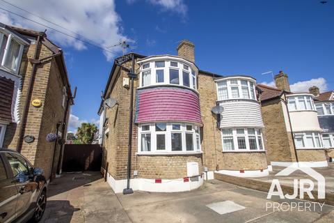 3 bedroom semi-detached house to rent, Brixham Road, Welling DA16