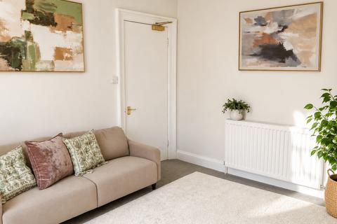 5 bedroom apartment to rent, Upper Grove Place, Edinburgh, EH3