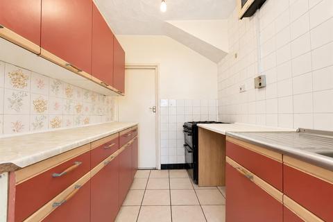 3 bedroom end of terrace house to rent, Beaconsfield Road, Southall UB1