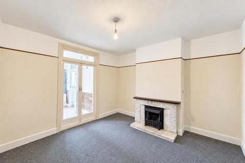 3 bedroom end of terrace house to rent, Beaconsfield Road, Southall UB1