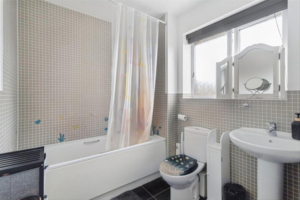 Apartment in Ruislip - More