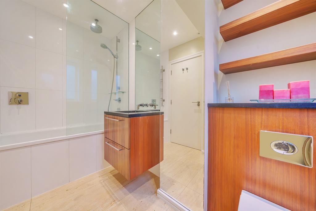 Apartment in London, West Kensington - View 2