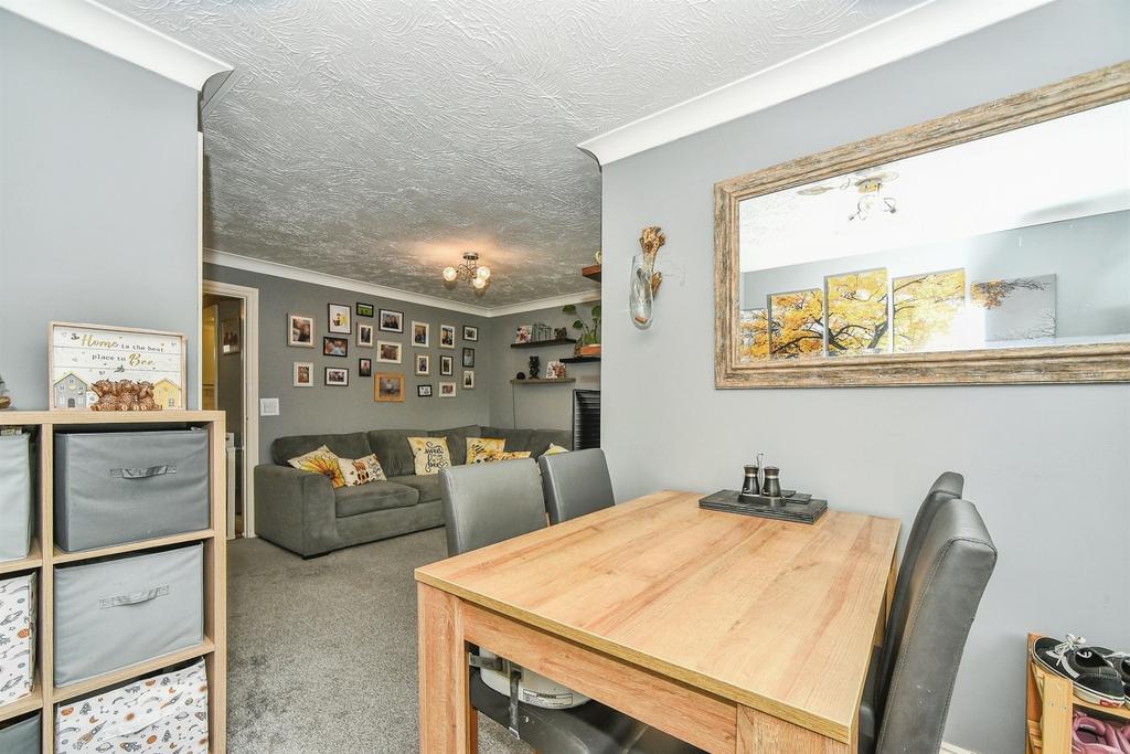 House in CALNE - More
