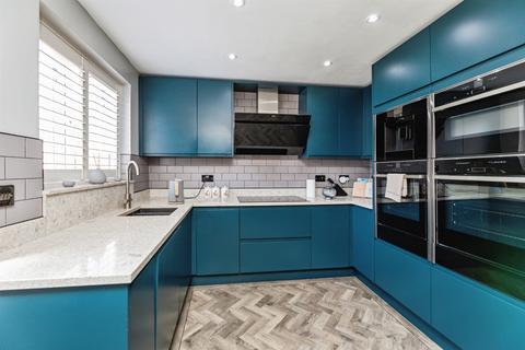 4 bedroom detached house for sale, Manor House Close, Hoyland, Barnsley