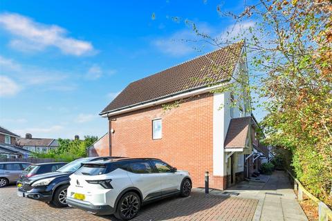 2 bedroom house for sale, Craigen Gardens, Ilford