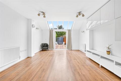 2 bedroom house for sale, Craigen Gardens, Ilford