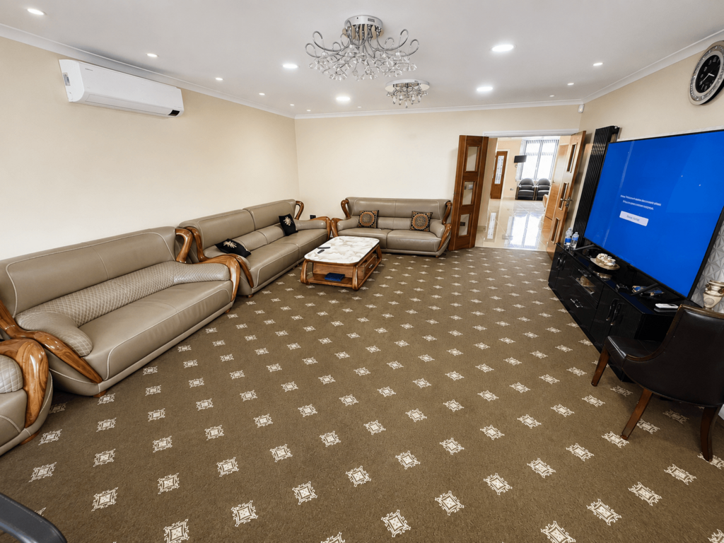 House in London - View 2