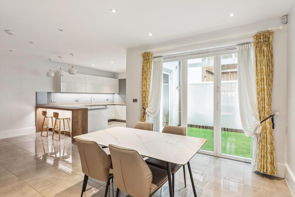 House in London - View 2