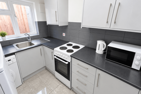 1 bedroom flat to rent, FELTHAM, TW14