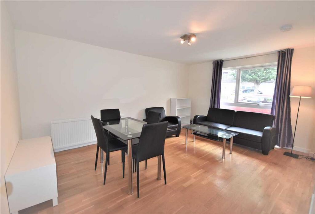 Apartment in Chiswick - View 2