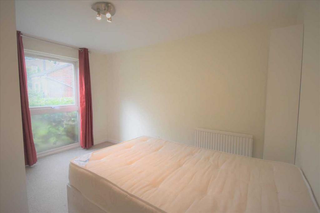 Apartment in Chiswick - View 5
