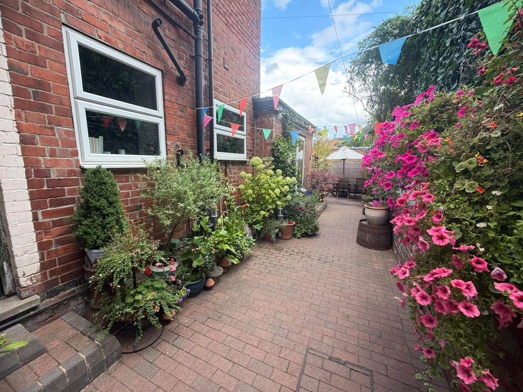 House in Nottinghamshire - View 3