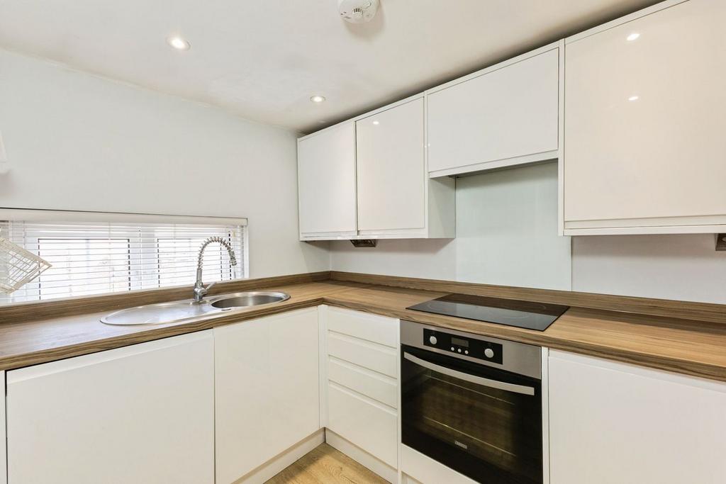 Apartment in Reading - View 3