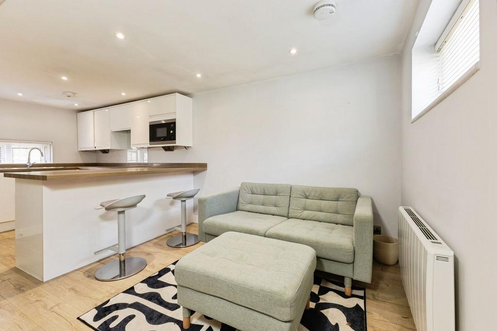 Apartment in Reading - More