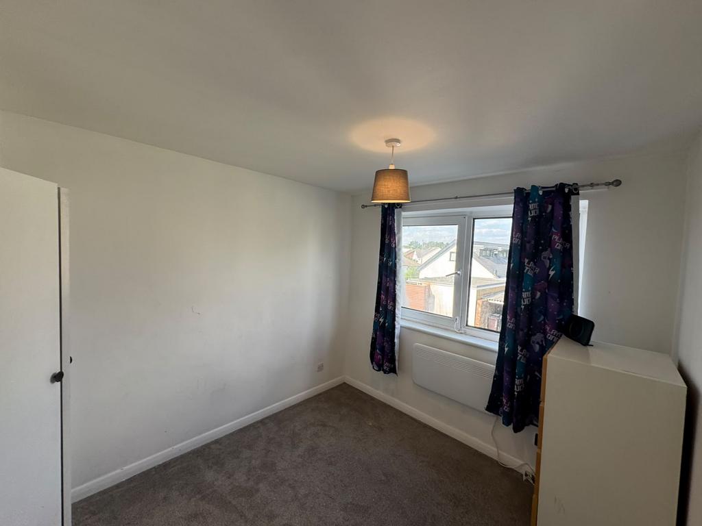 Apartment in UXBRIDGE - View 2