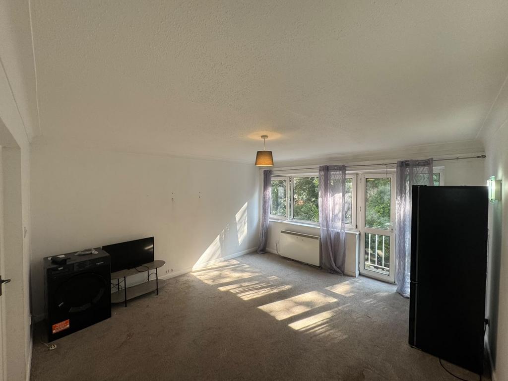 Apartment in UXBRIDGE - View 3
