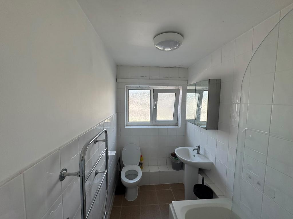 Apartment in UXBRIDGE - View 5
