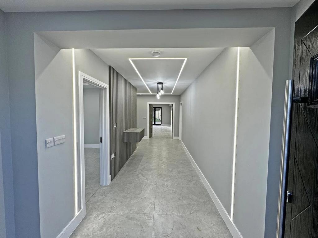 House in UXBRIDGE - View 3