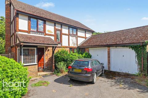 4 bedroom detached house for sale, Coltsfoot Road, Lindford
