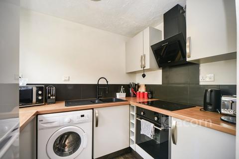 2 bedroom flat to rent, Frobisher Road Erith DA8