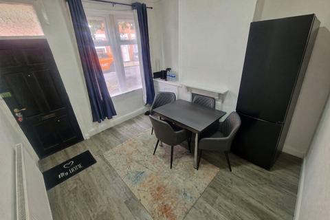 3 bedroom terraced house to rent, Leicester LE2