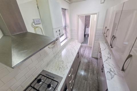 3 bedroom terraced house to rent, Leicester LE2