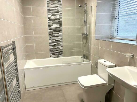 Apartment in Hockley - More