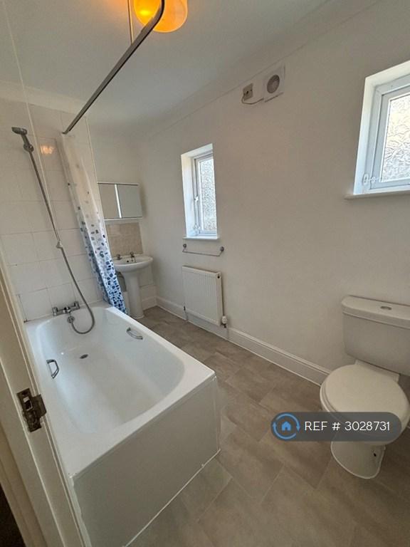 Apartment in Rainham - View 5