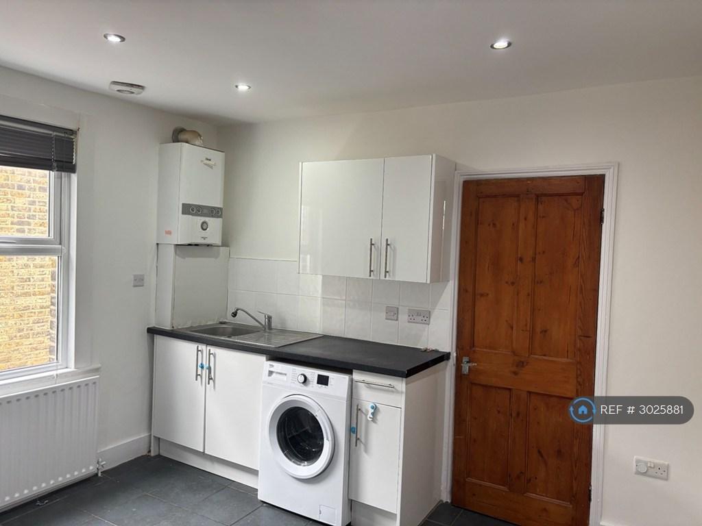 Apartment in Surrey - View 3