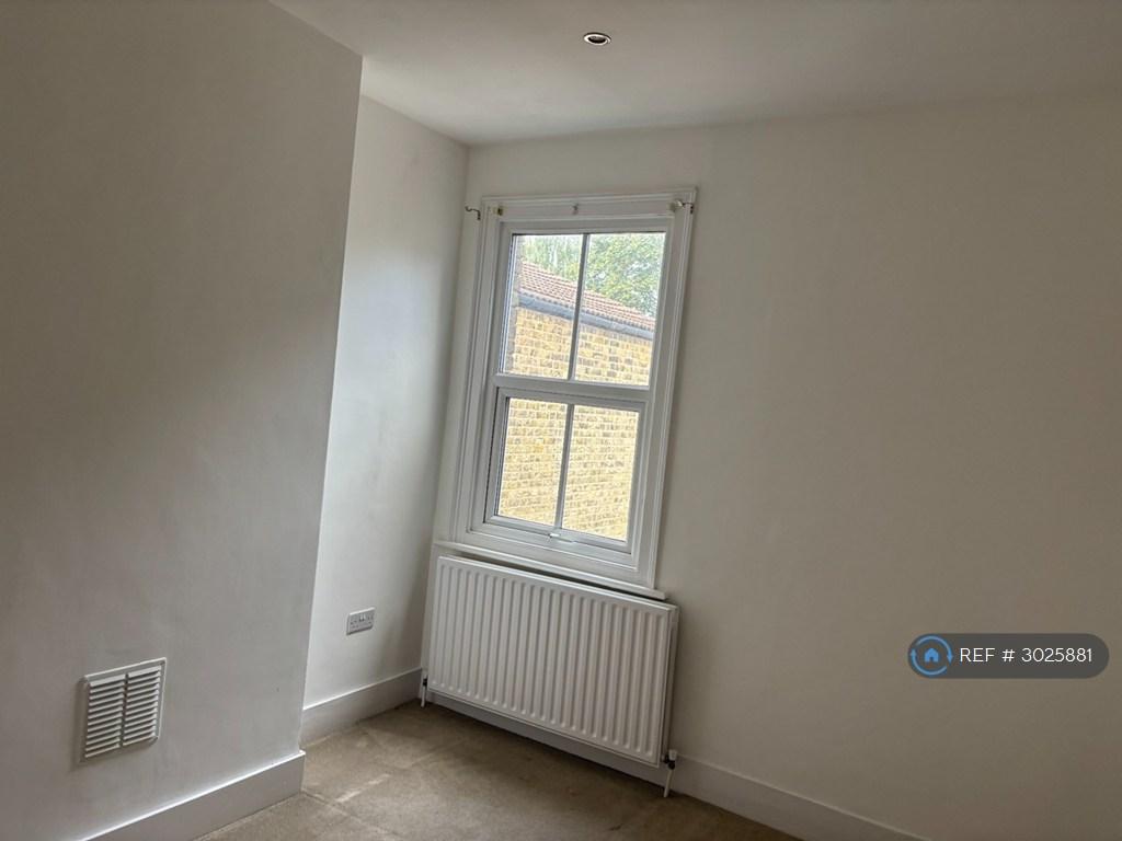 Apartment in Surrey - View 5
