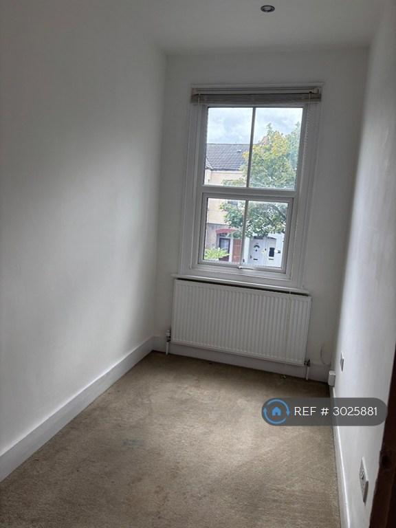 Apartment in Surrey - More