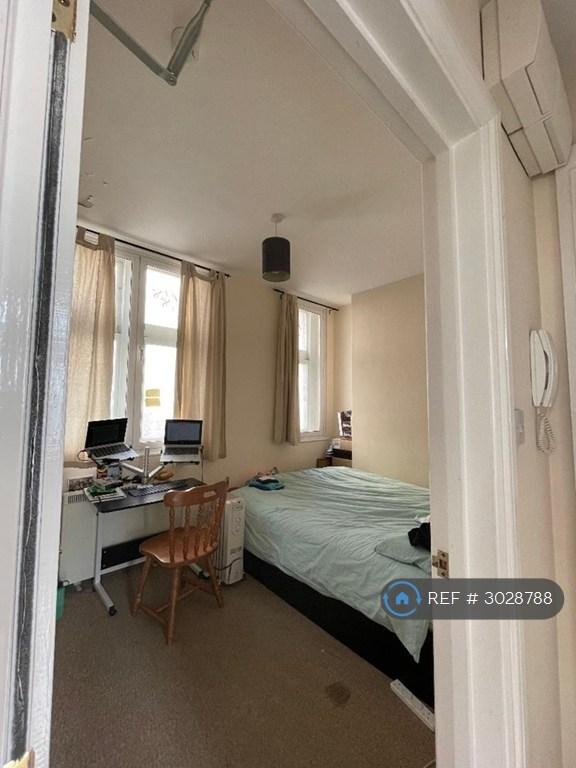 Apartment in Bristol, Old City, City Centre - View 4