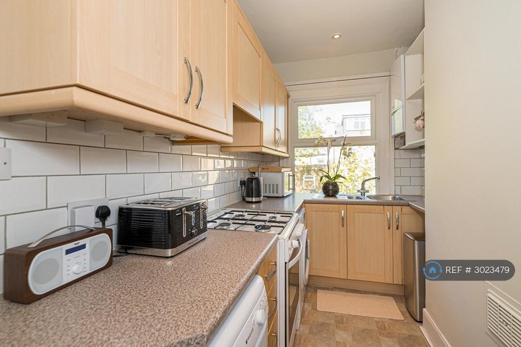 Apartment in Queens Park, London - View 5