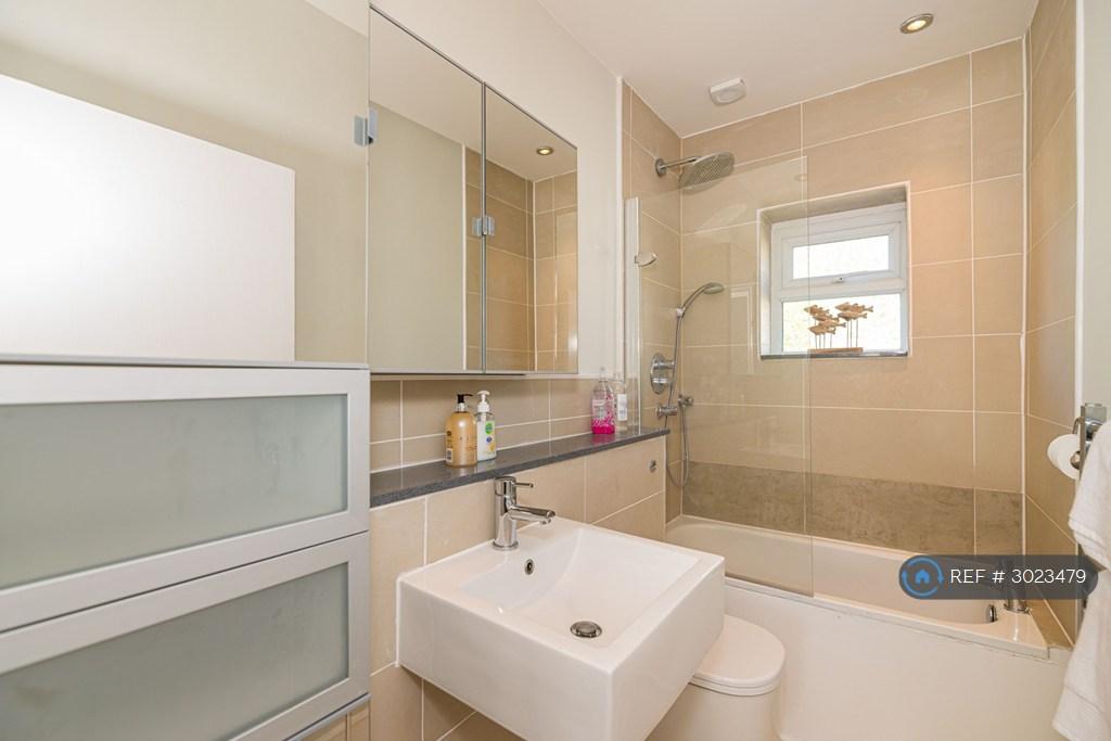 Apartment in Queens Park, London - More