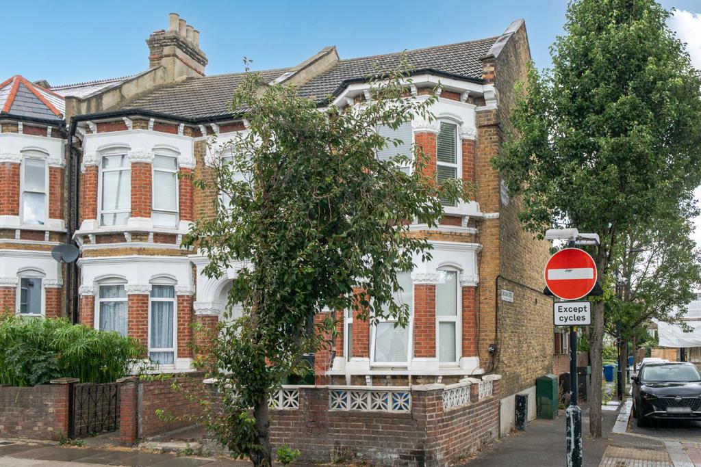 House in London - View 5