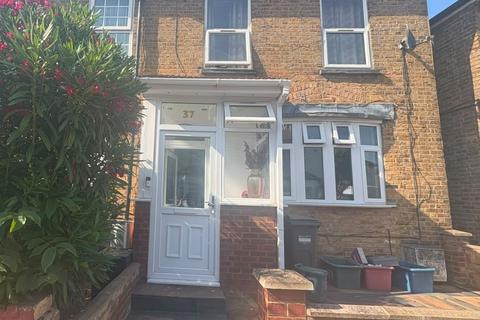 undefined, Chapel Road, TW3