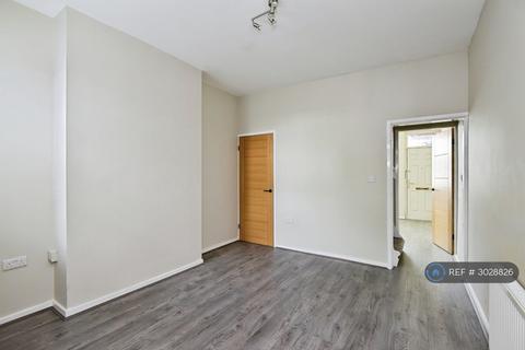 2 bedroom terraced house to rent, King William Street, Stoke-On-Trent, ST6