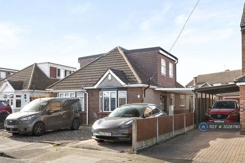 Studio to rent, Meadow Road, Ashford, TW15